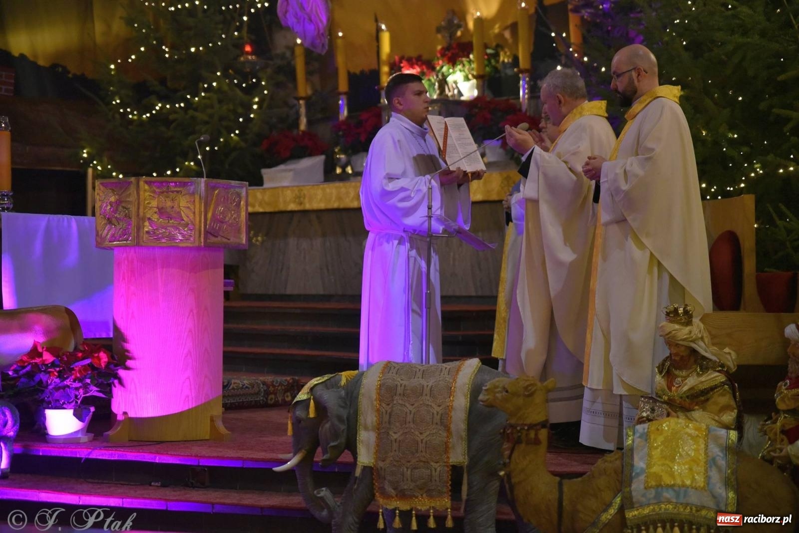 Zdjęcie w galerii na portalu naszraciborz.pl: Cicha noc, święta noc. Pasterka w kościele NSPJ [FOTO] wiadomości z regionu