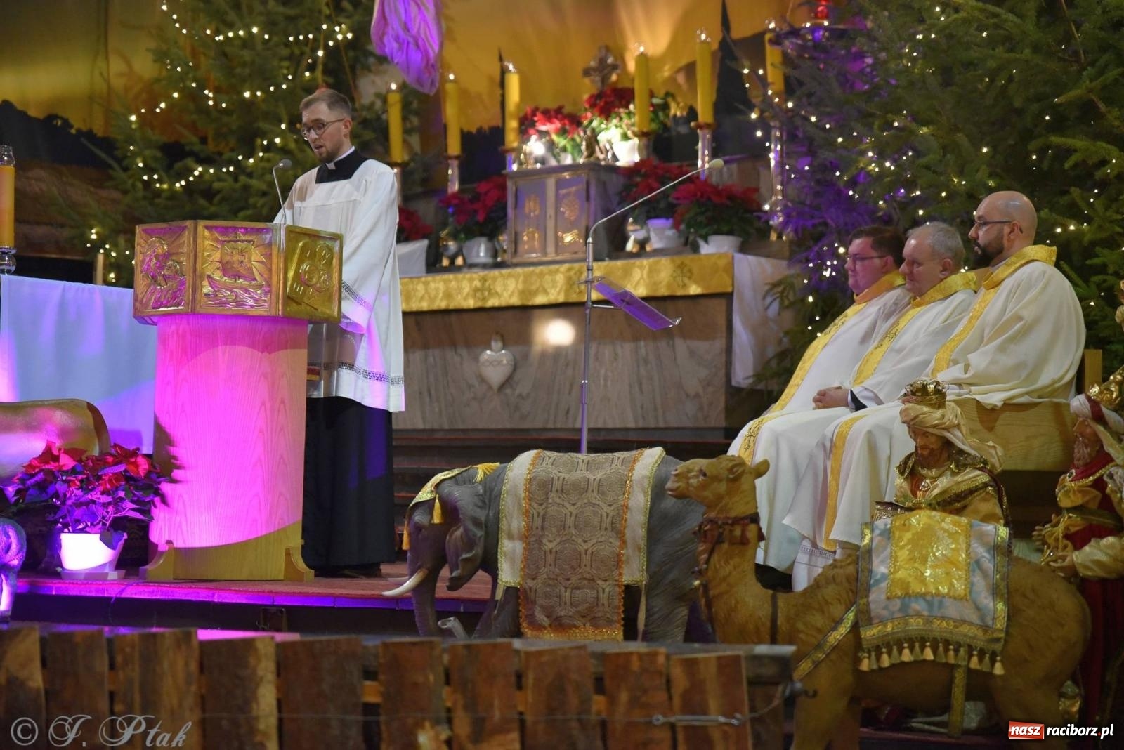 Zdjęcie w galerii na portalu naszraciborz.pl: Cicha noc, święta noc. Pasterka w kościele NSPJ [FOTO] wiadomości z regionu