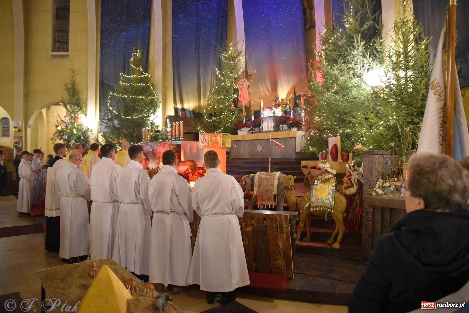 Zdjęcie w galerii na portalu naszraciborz.pl: Cicha noc, święta noc. Pasterka w kościele NSPJ [FOTO] wiadomości z regionu