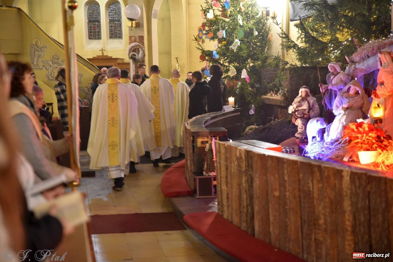 Zdjęcie w galerii na portalu naszraciborz.pl: Cicha noc, święta noc. Pasterka w kościele NSPJ [FOTO] wiadomości z regionu