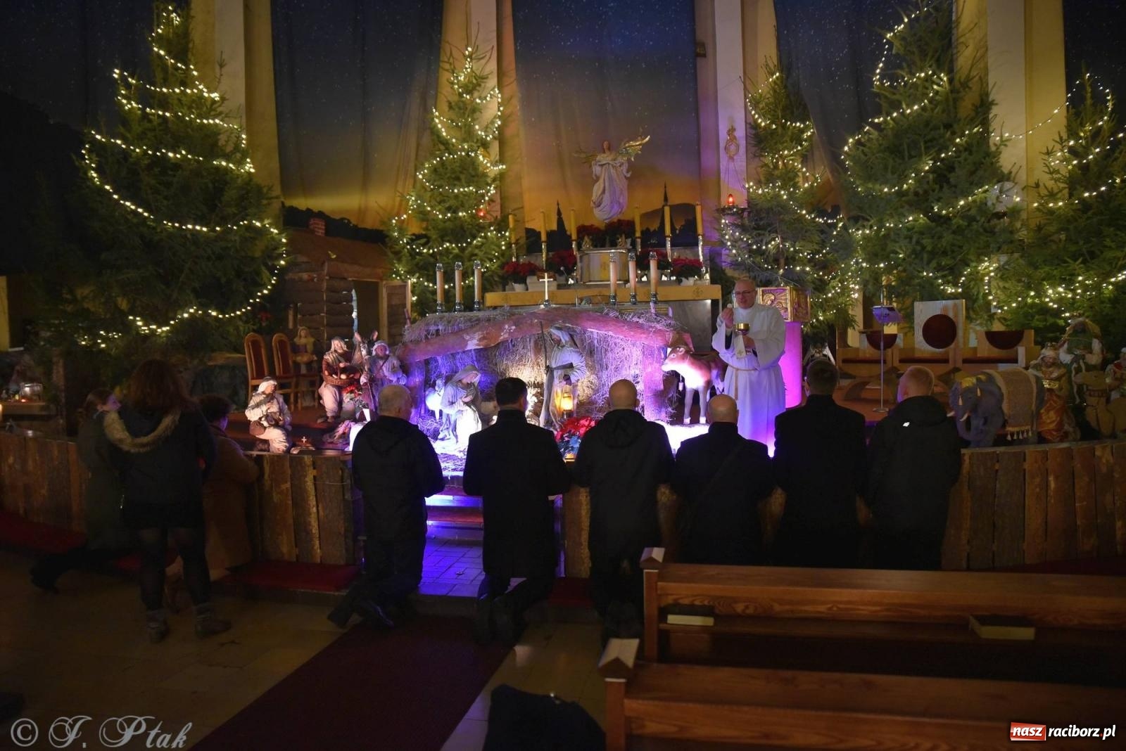 Zdjęcie w galerii na portalu naszraciborz.pl: Cicha noc, święta noc. Pasterka w kościele NSPJ [FOTO] wiadomości z regionu