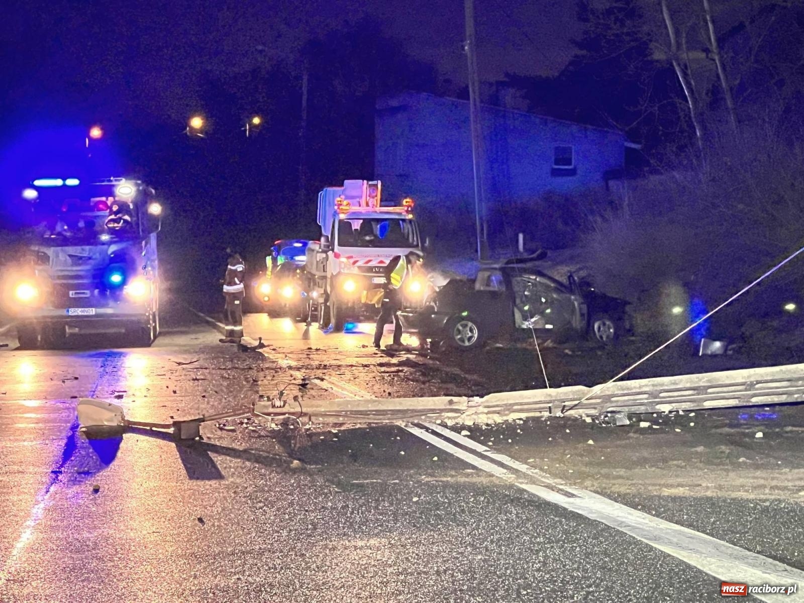 Zdjęcie w galerii na portalu naszraciborz.pl: DK 45 Racibórz-Opole. 32-latek ciężko ranny w wypadku przed Miedonią wiadomości z regionu