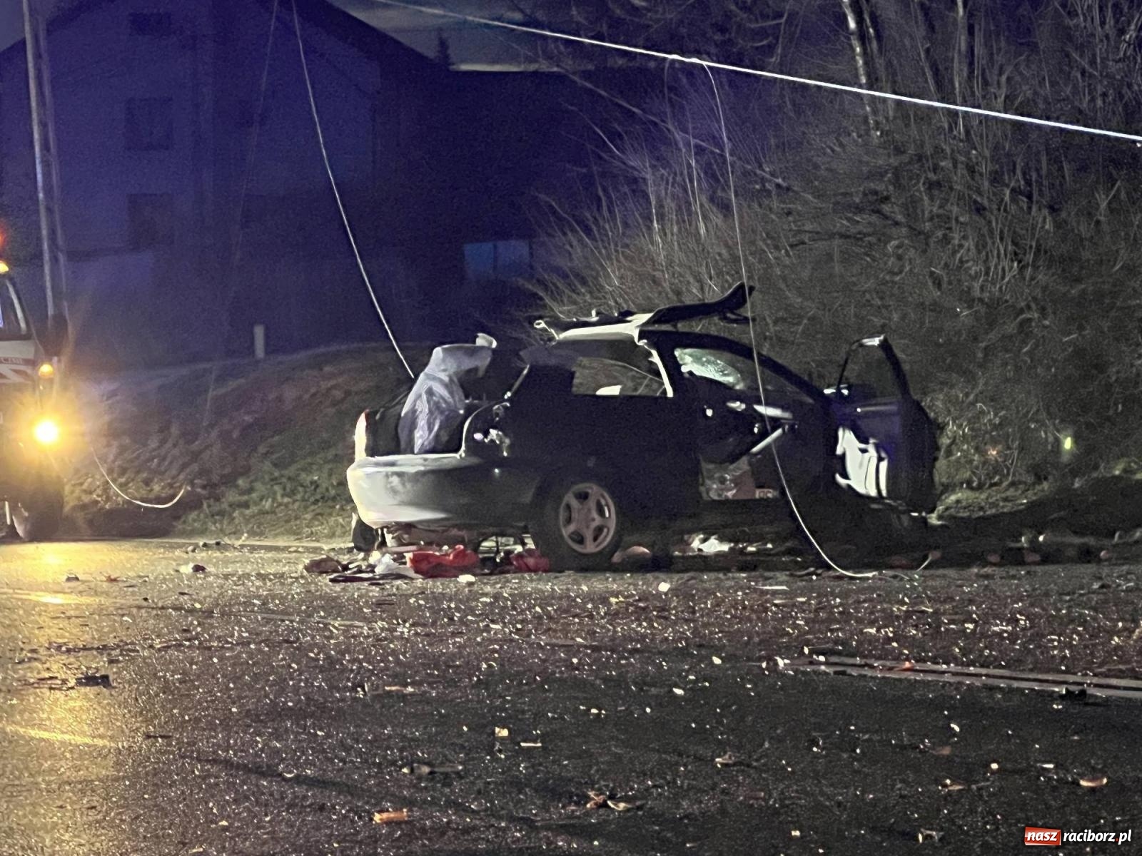 Zdjęcie w galerii na portalu naszraciborz.pl: DK 45 Racibórz-Opole. 32-latek ciężko ranny w wypadku przed Miedonią wiadomości z regionu