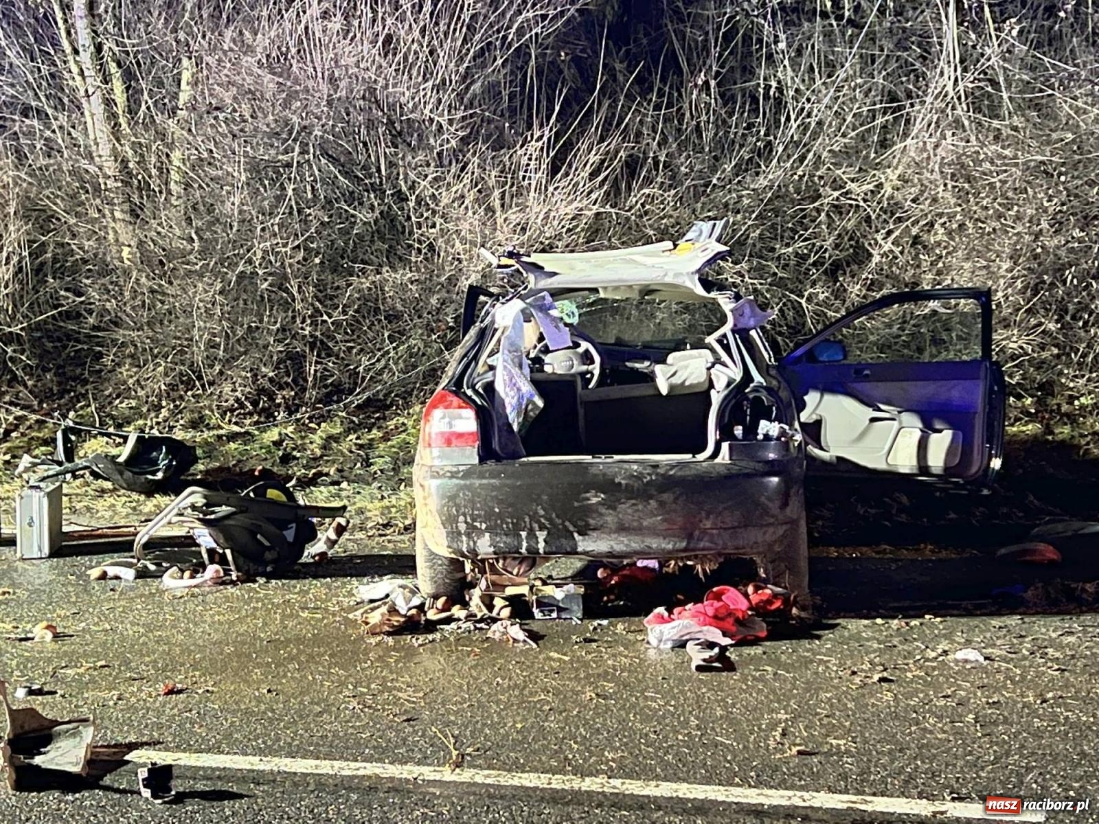 Zdjęcie w galerii na portalu naszraciborz.pl: DK 45 Racibórz-Opole. 32-latek ciężko ranny w wypadku przed Miedonią wiadomości z regionu