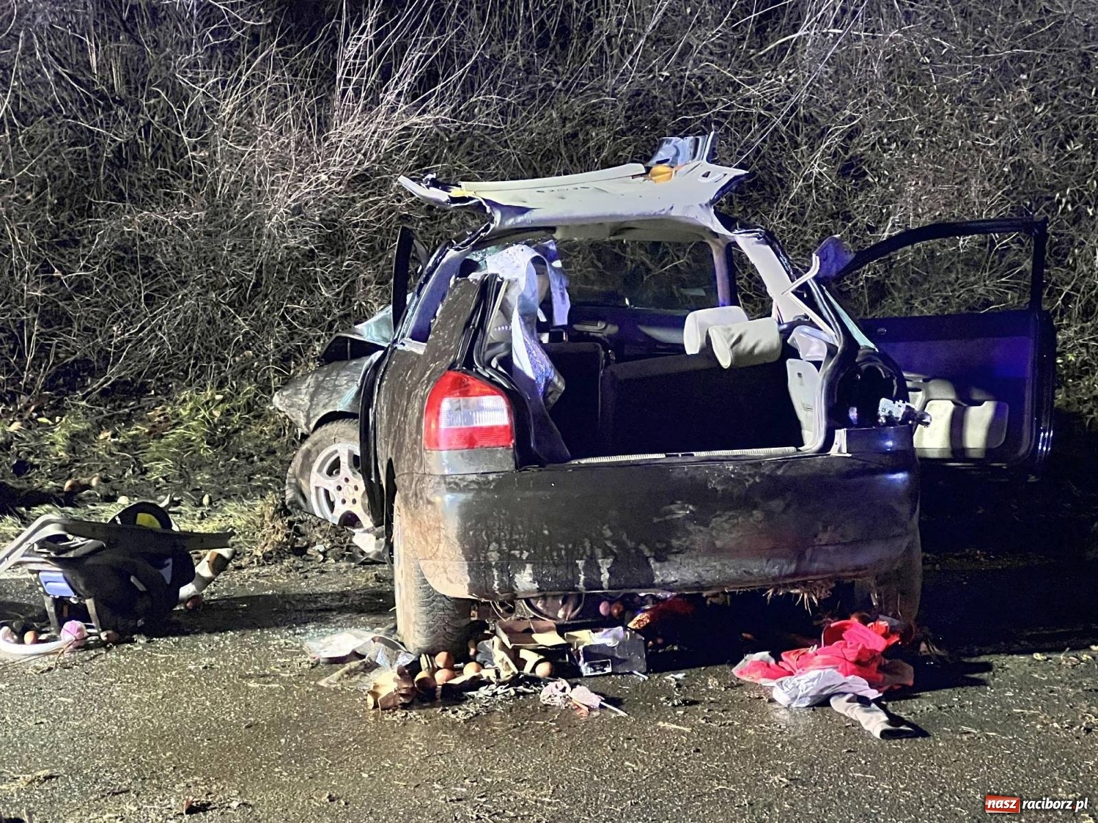 Zdjęcie w galerii na portalu naszraciborz.pl: DK 45 Racibórz-Opole. 32-latek ciężko ranny w wypadku przed Miedonią wiadomości z regionu