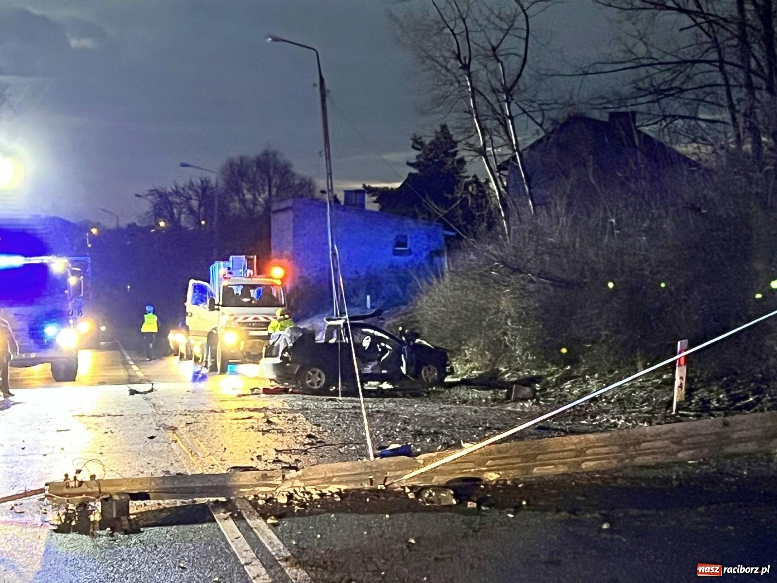 Zdjęcie w galerii na portalu naszraciborz.pl: DK 45 Racibórz-Opole. 32-latek ciężko ranny w wypadku przed Miedonią wiadomości z regionu
