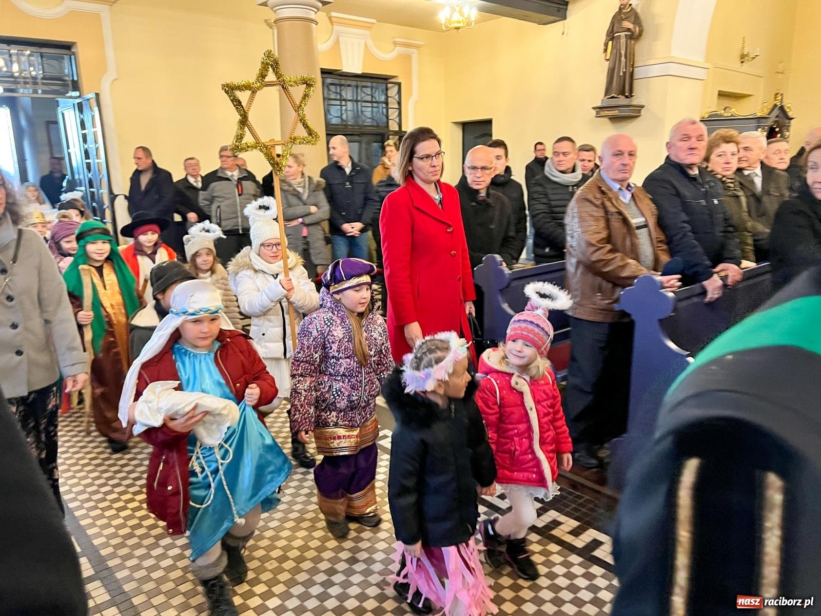 Zdjęcie w galerii na portalu naszraciborz.pl: Rozesłanie kolędników misyjnych w Raciborzu-Brzeziu wiadomości z regionu