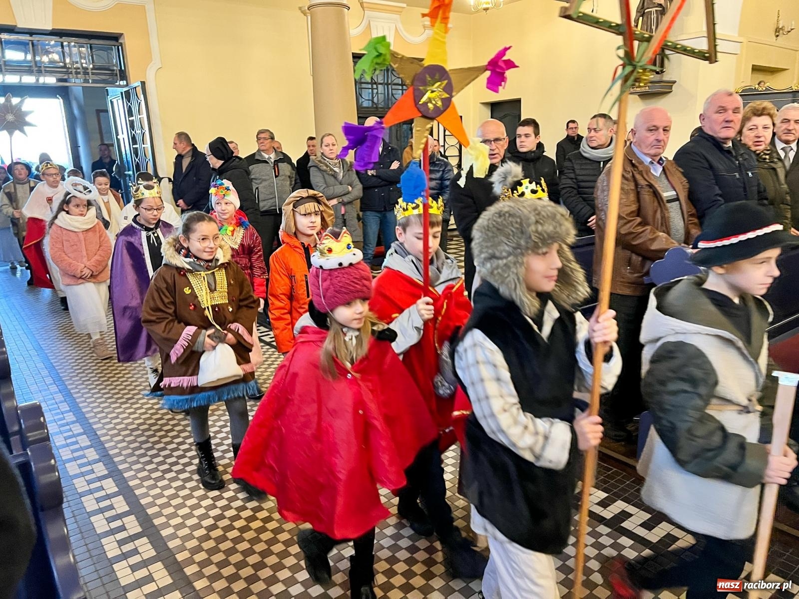 Zdjęcie w galerii na portalu naszraciborz.pl: Rozesłanie kolędników misyjnych w Raciborzu-Brzeziu wiadomości z regionu