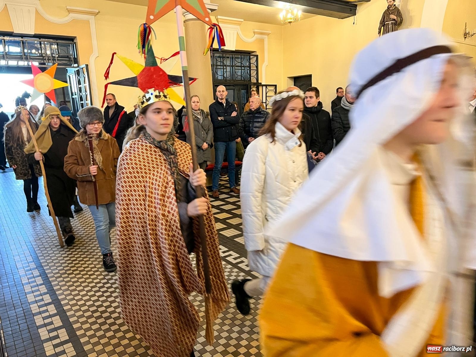 Zdjęcie w galerii na portalu naszraciborz.pl: Rozesłanie kolędników misyjnych w Raciborzu-Brzeziu wiadomości z regionu