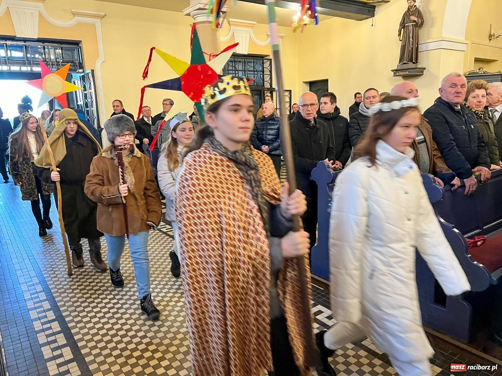 Zdjęcie w galerii na portalu naszraciborz.pl: Rozesłanie kolędników misyjnych w Raciborzu-Brzeziu wiadomości z regionu