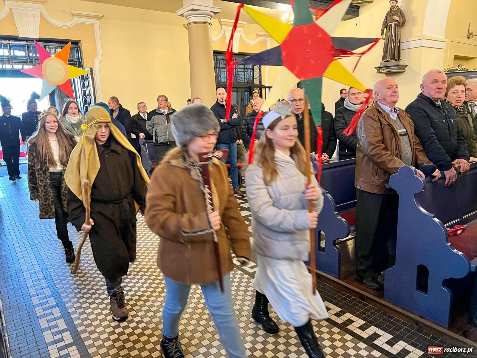 Zdjęcie w galerii na portalu naszraciborz.pl: Rozesłanie kolędników misyjnych w Raciborzu-Brzeziu wiadomości z regionu