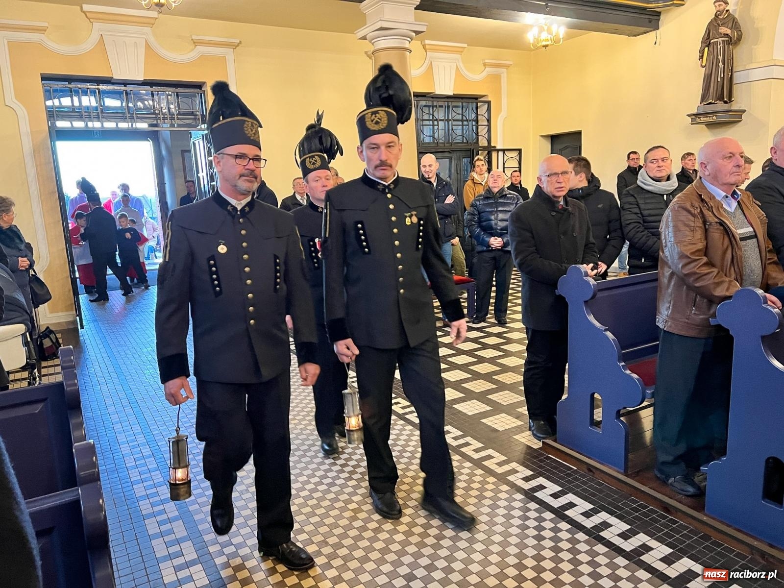 Zdjęcie w galerii na portalu naszraciborz.pl: Rozesłanie kolędników misyjnych w Raciborzu-Brzeziu wiadomości z regionu