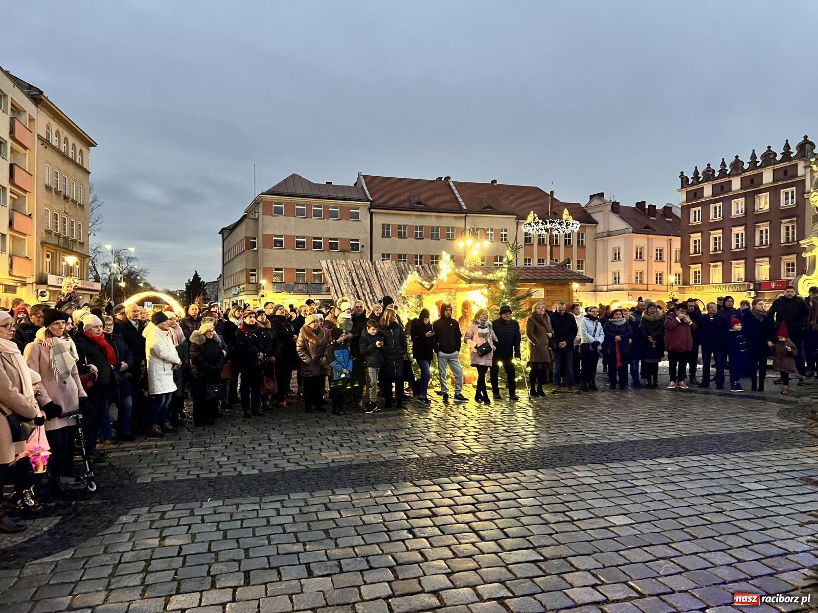 Zdjęcie w galerii na portalu naszraciborz.pl: Raciborskie kolędowanie na Rynku [FOTO i WIDEO] wiadomości z regionu