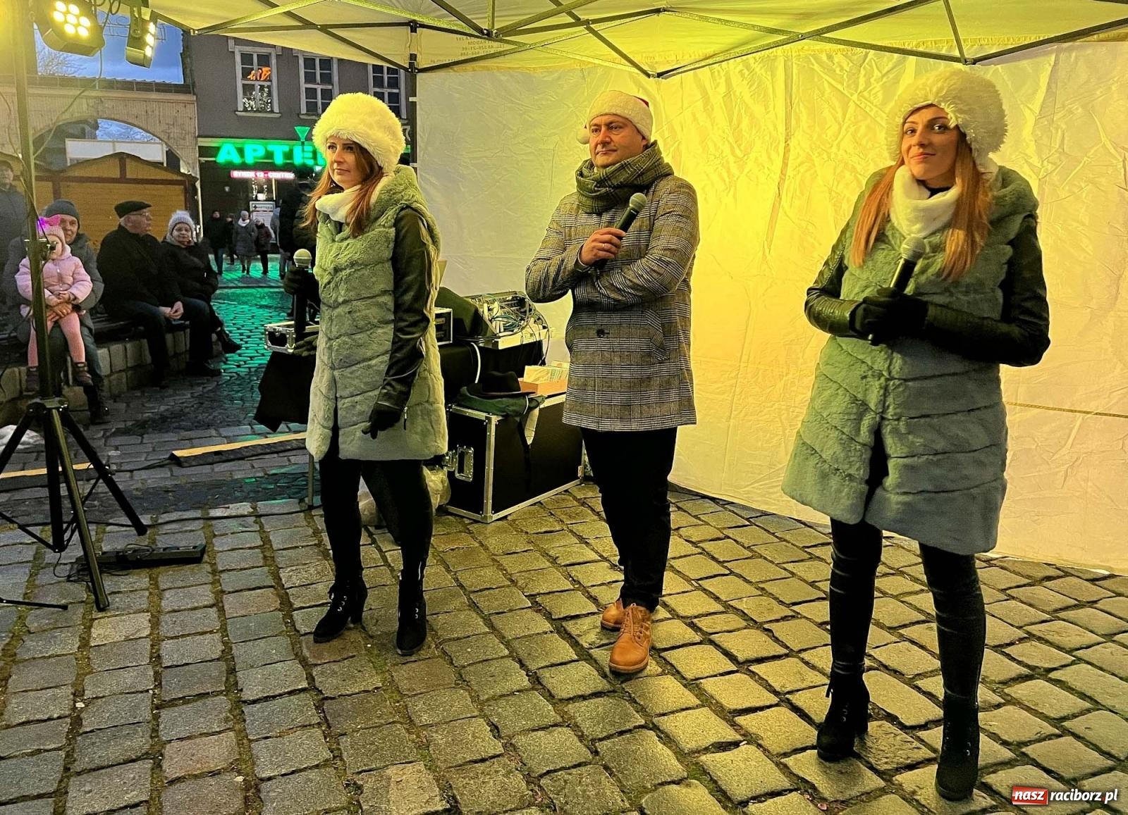 Zdjęcie w galerii na portalu naszraciborz.pl: Raciborskie kolędowanie na Rynku [FOTO i WIDEO] wiadomości z regionu