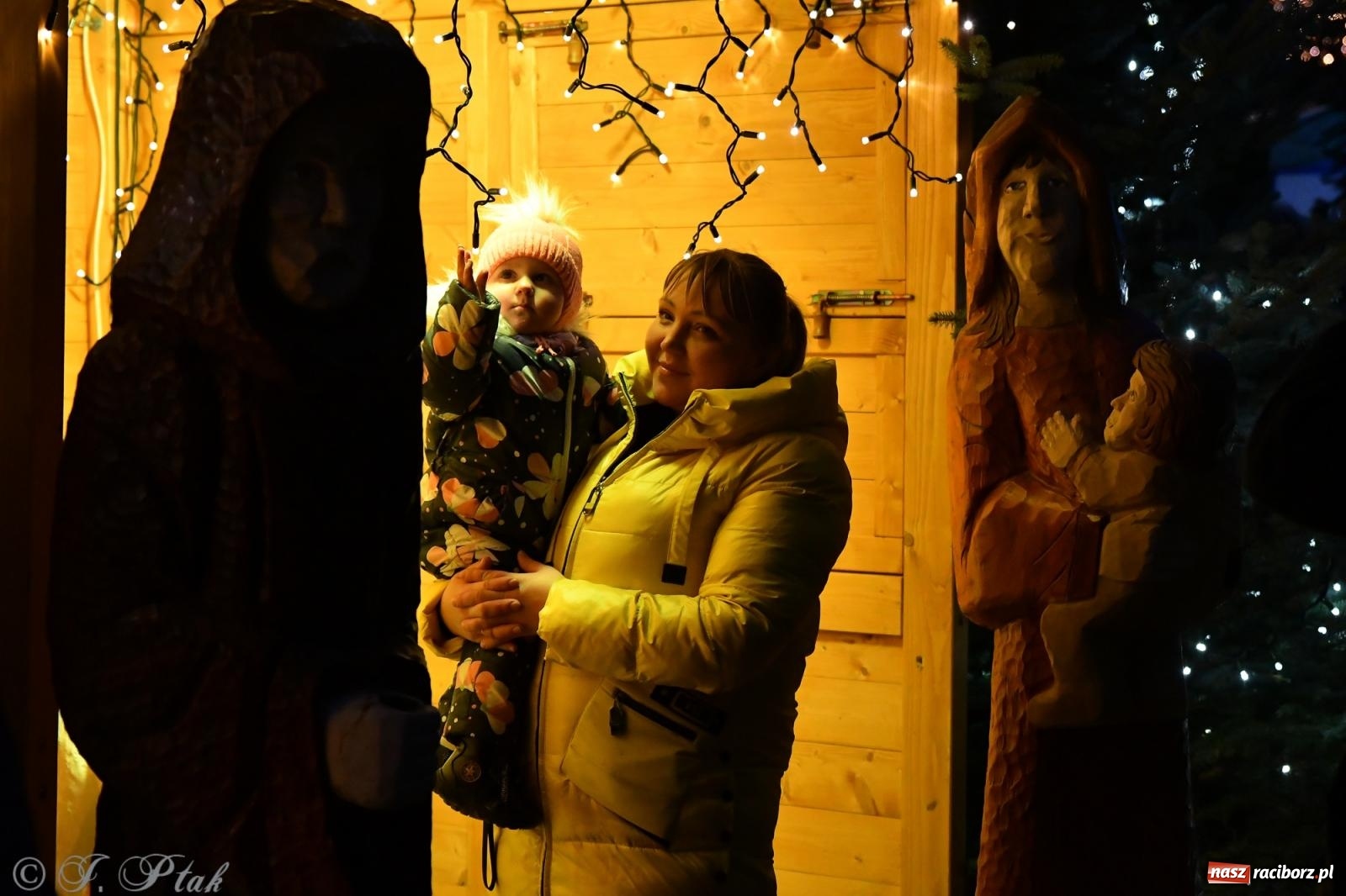 Zdjęcie w galerii na portalu naszraciborz.pl: Raciborskie kolędowanie na Rynku [FOTO i WIDEO] wiadomości z regionu