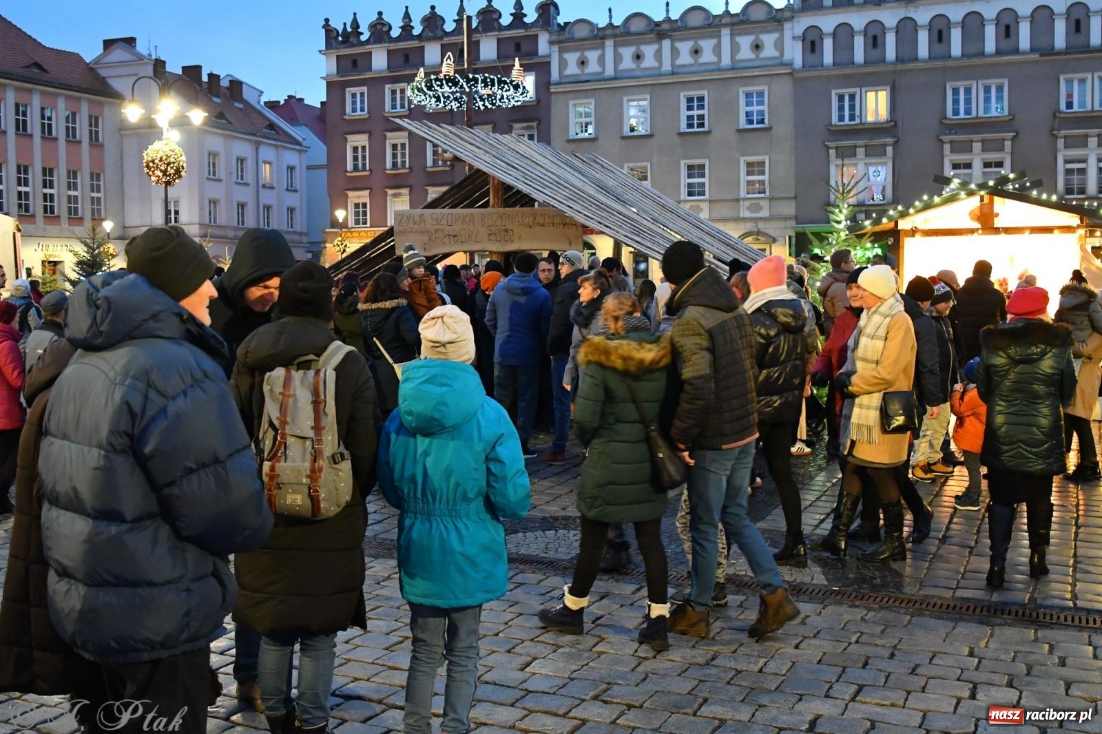 Zdjęcie w galerii na portalu naszraciborz.pl: Raciborskie kolędowanie na Rynku [FOTO i WIDEO] wiadomości z regionu