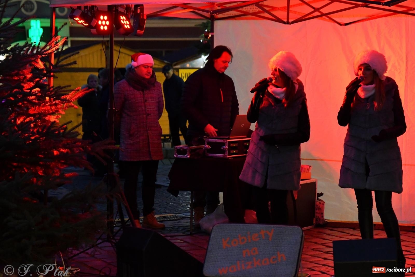 Zdjęcie w galerii na portalu naszraciborz.pl: Raciborskie kolędowanie na Rynku [FOTO i WIDEO] wiadomości z regionu