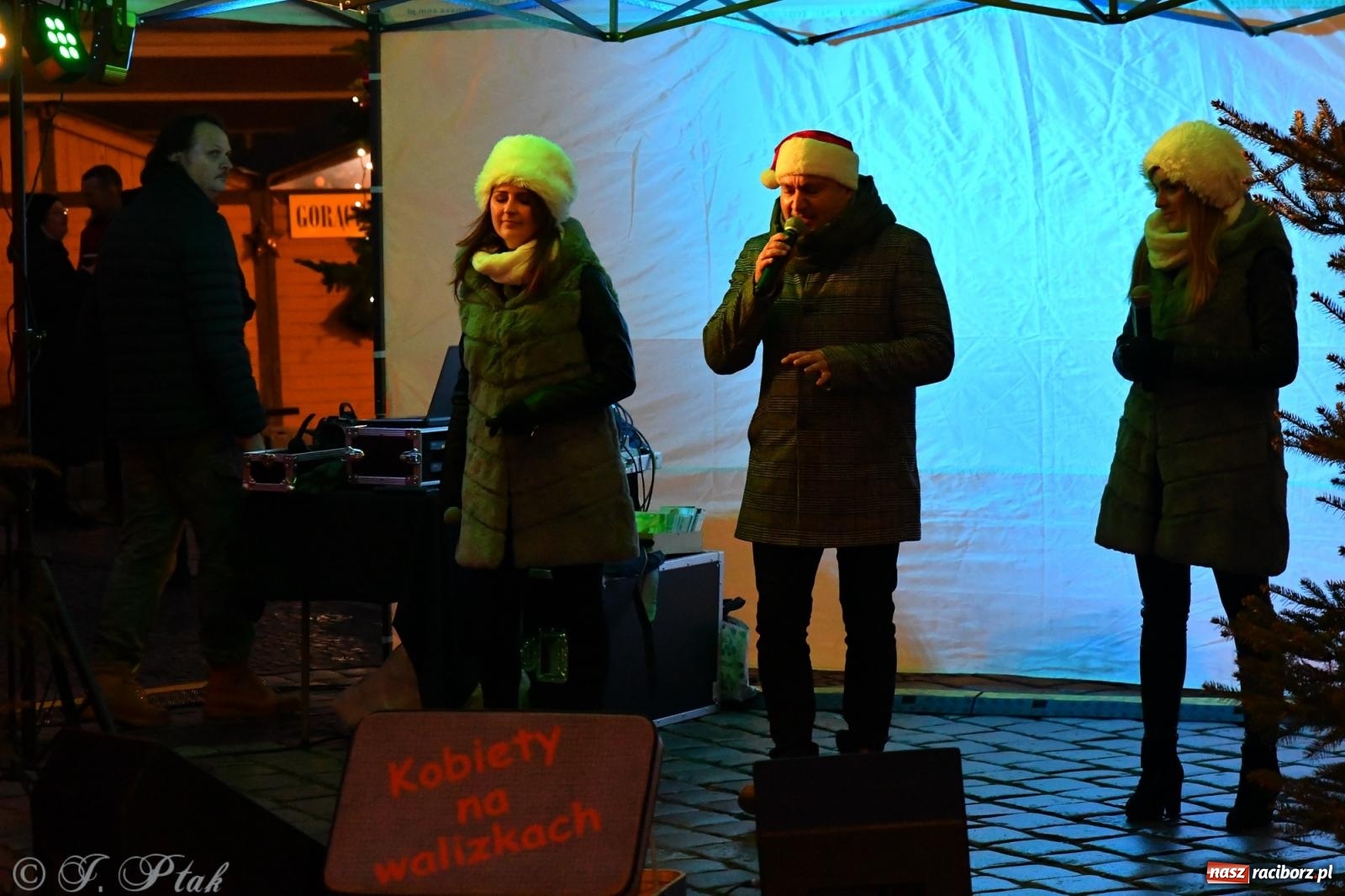 Zdjęcie w galerii na portalu naszraciborz.pl: Raciborskie kolędowanie na Rynku [FOTO i WIDEO] wiadomości z regionu