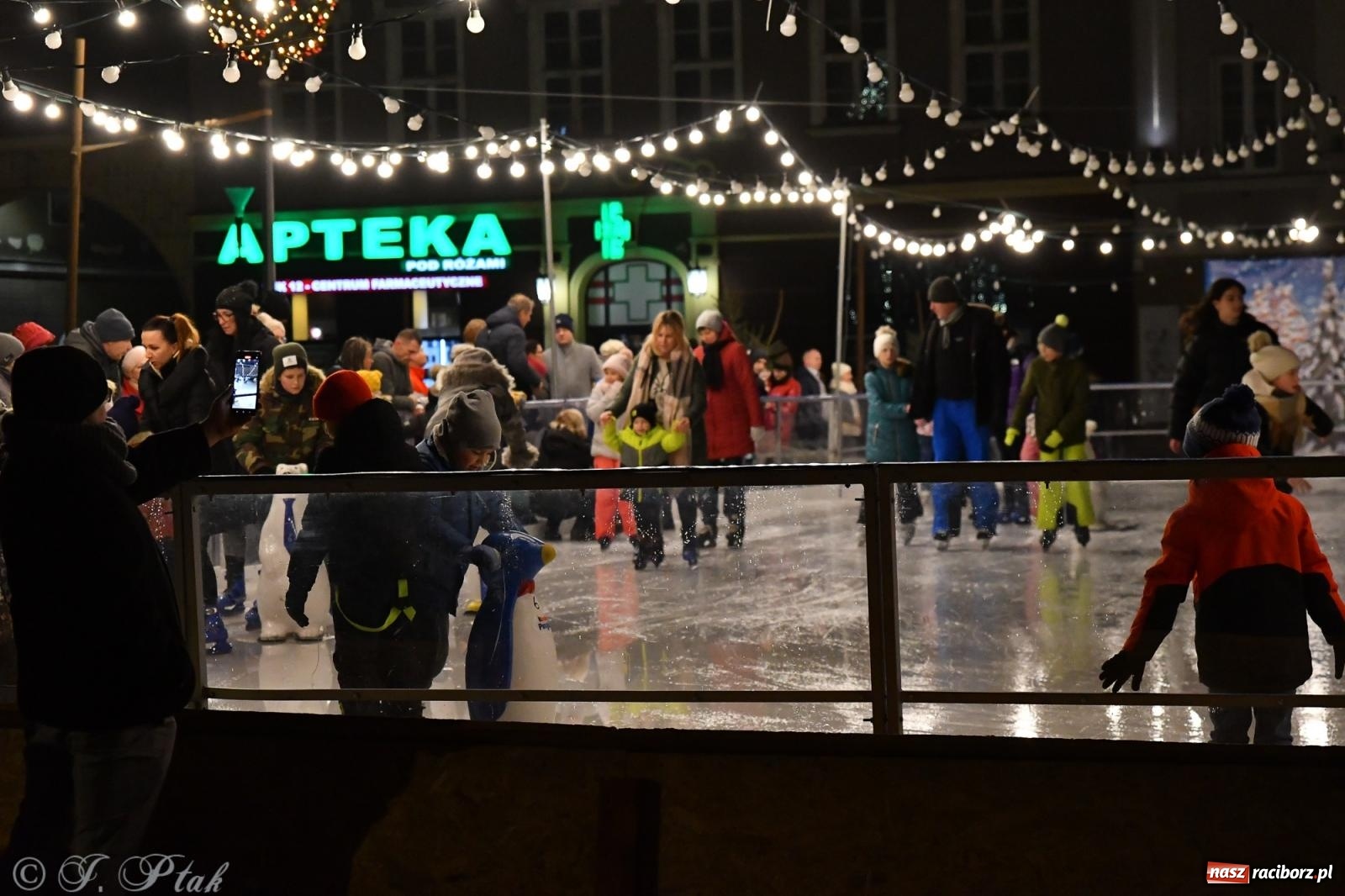 Zdjęcie w galerii na portalu naszraciborz.pl: Raciborskie kolędowanie na Rynku [FOTO i WIDEO] wiadomości z regionu