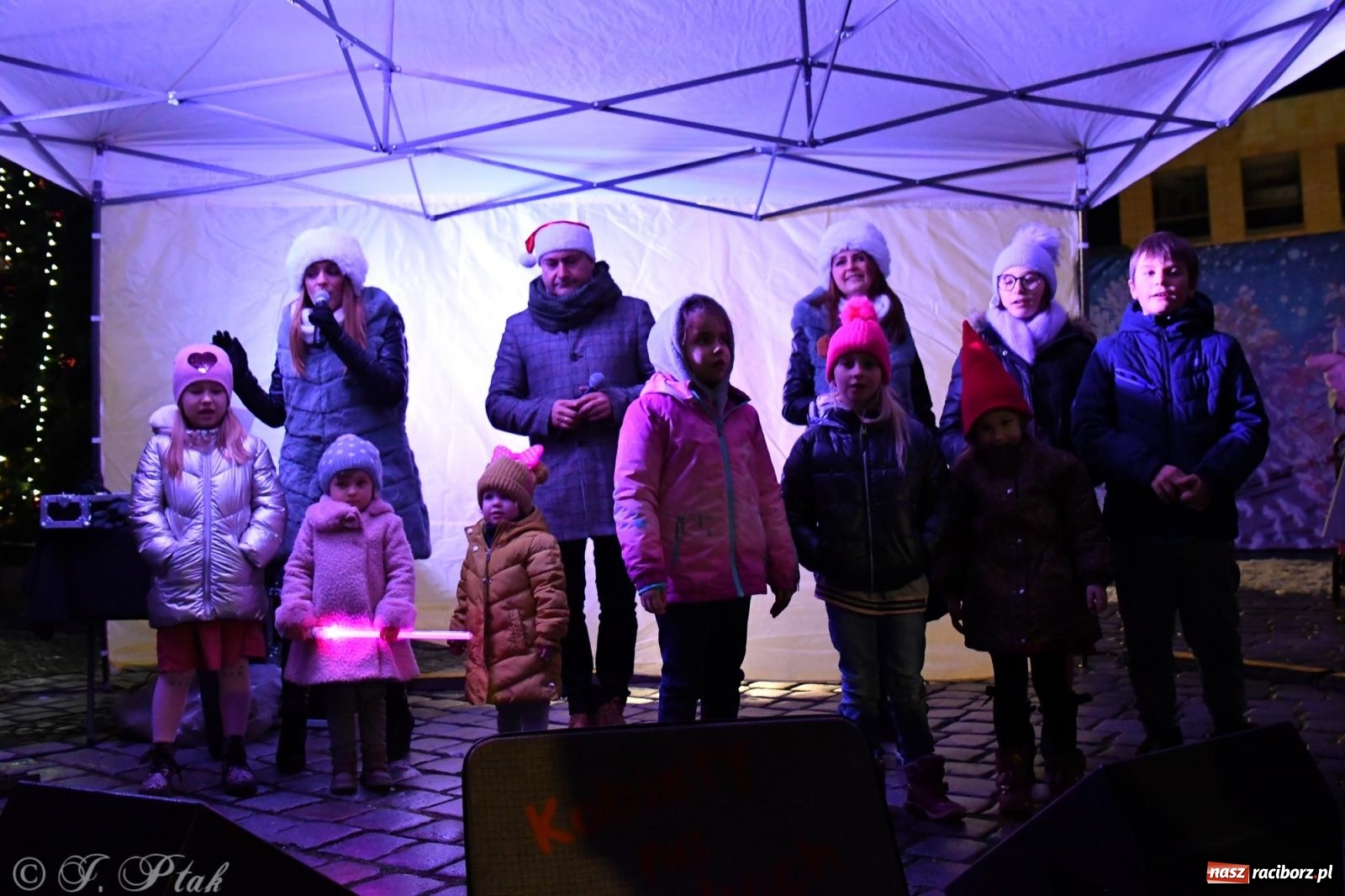 Zdjęcie w galerii na portalu naszraciborz.pl: Raciborskie kolędowanie na Rynku [FOTO i WIDEO] wiadomości z regionu