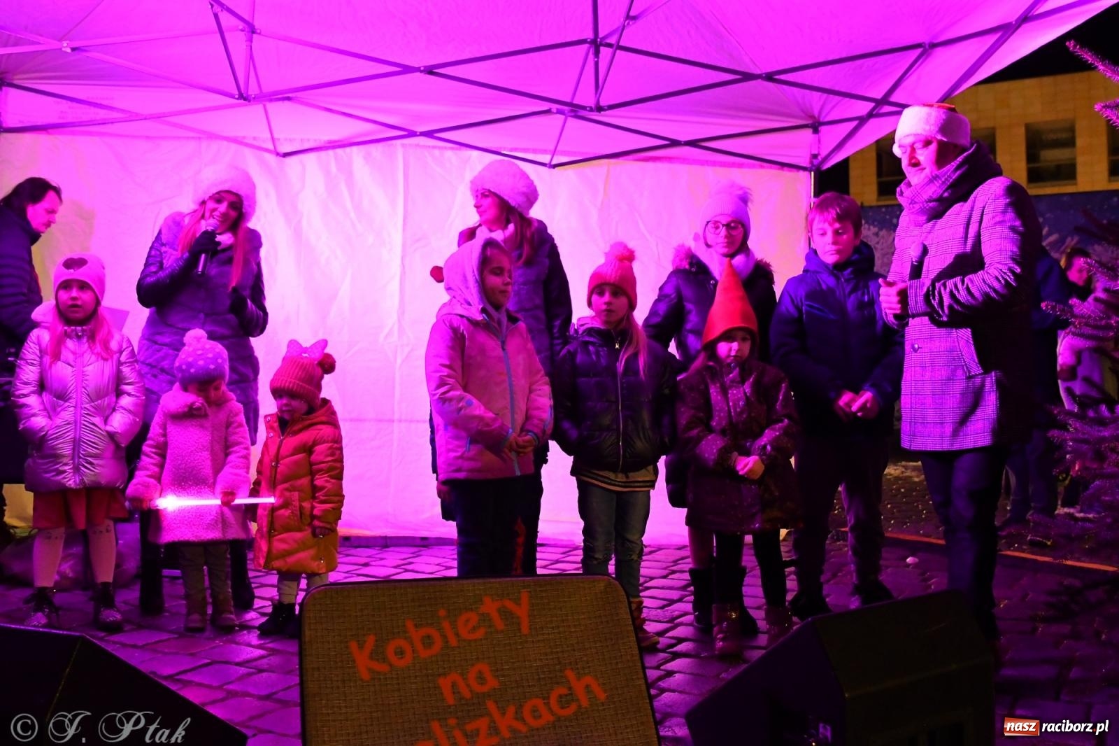 Zdjęcie w galerii na portalu naszraciborz.pl: Raciborskie kolędowanie na Rynku [FOTO i WIDEO] wiadomości z regionu