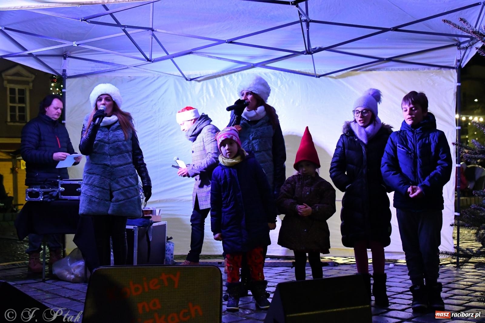 Zdjęcie w galerii na portalu naszraciborz.pl: Raciborskie kolędowanie na Rynku [FOTO i WIDEO] wiadomości z regionu