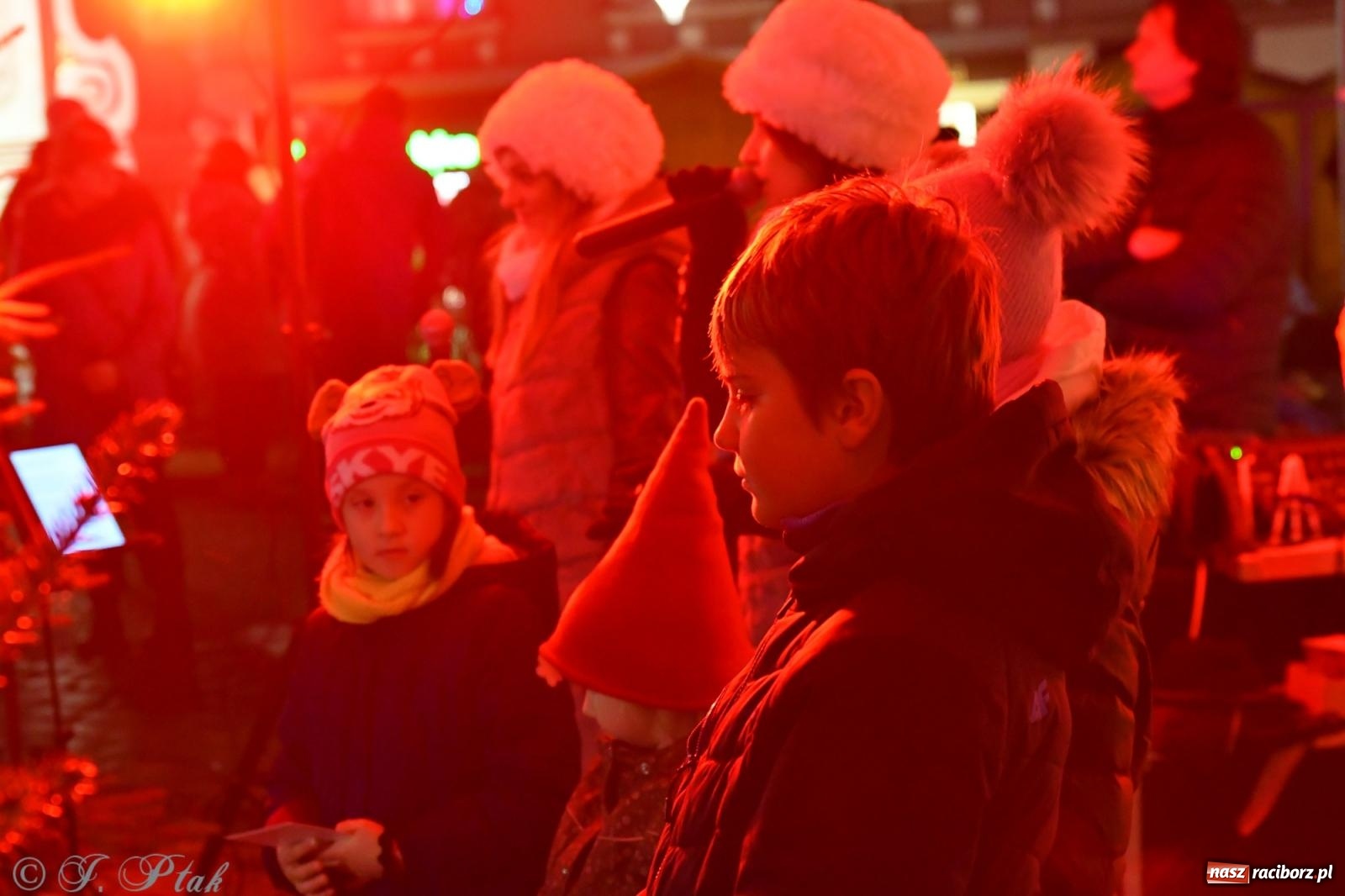 Zdjęcie w galerii na portalu naszraciborz.pl: Raciborskie kolędowanie na Rynku [FOTO i WIDEO] wiadomości z regionu