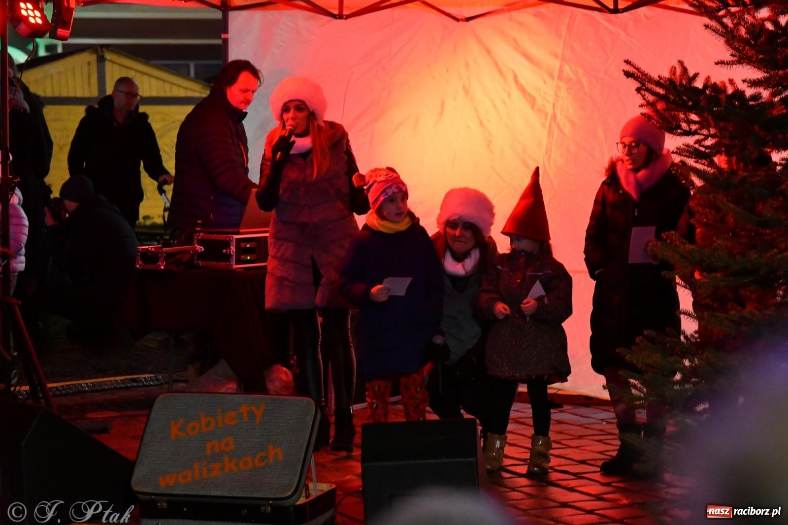 Zdjęcie w galerii na portalu naszraciborz.pl: Raciborskie kolędowanie na Rynku [FOTO i WIDEO] wiadomości z regionu