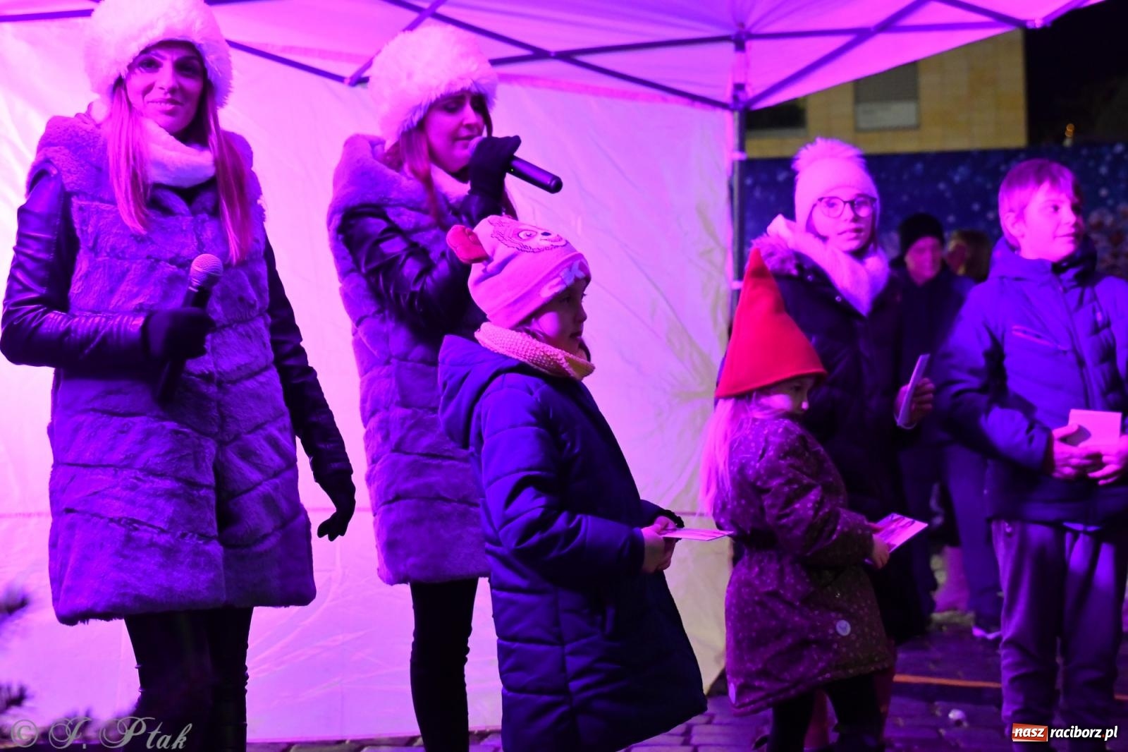 Zdjęcie w galerii na portalu naszraciborz.pl: Raciborskie kolędowanie na Rynku [FOTO i WIDEO] wiadomości z regionu