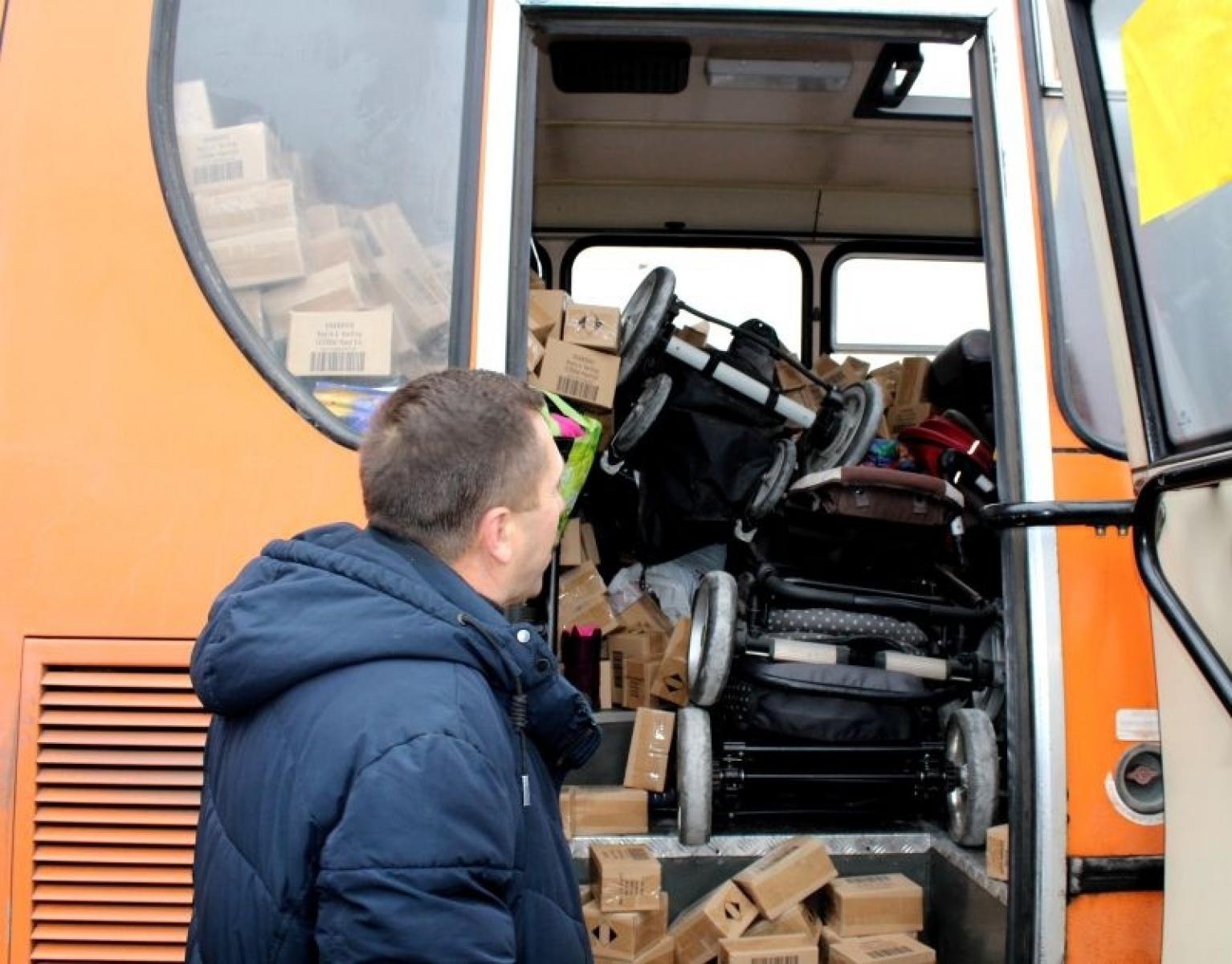 Zdjęcie w galerii na portalu naszraciborz.pl: Frankobus z Kuźni Raciborskiej dotarł na Ukrainę wiadomości z regionu