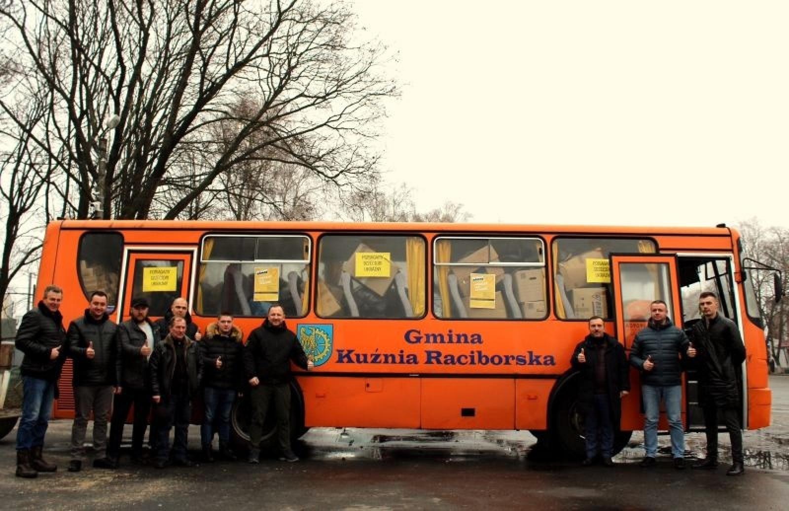 Zdjęcie w galerii na portalu naszraciborz.pl: Frankobus z Kuźni Raciborskiej dotarł na Ukrainę wiadomości z regionu