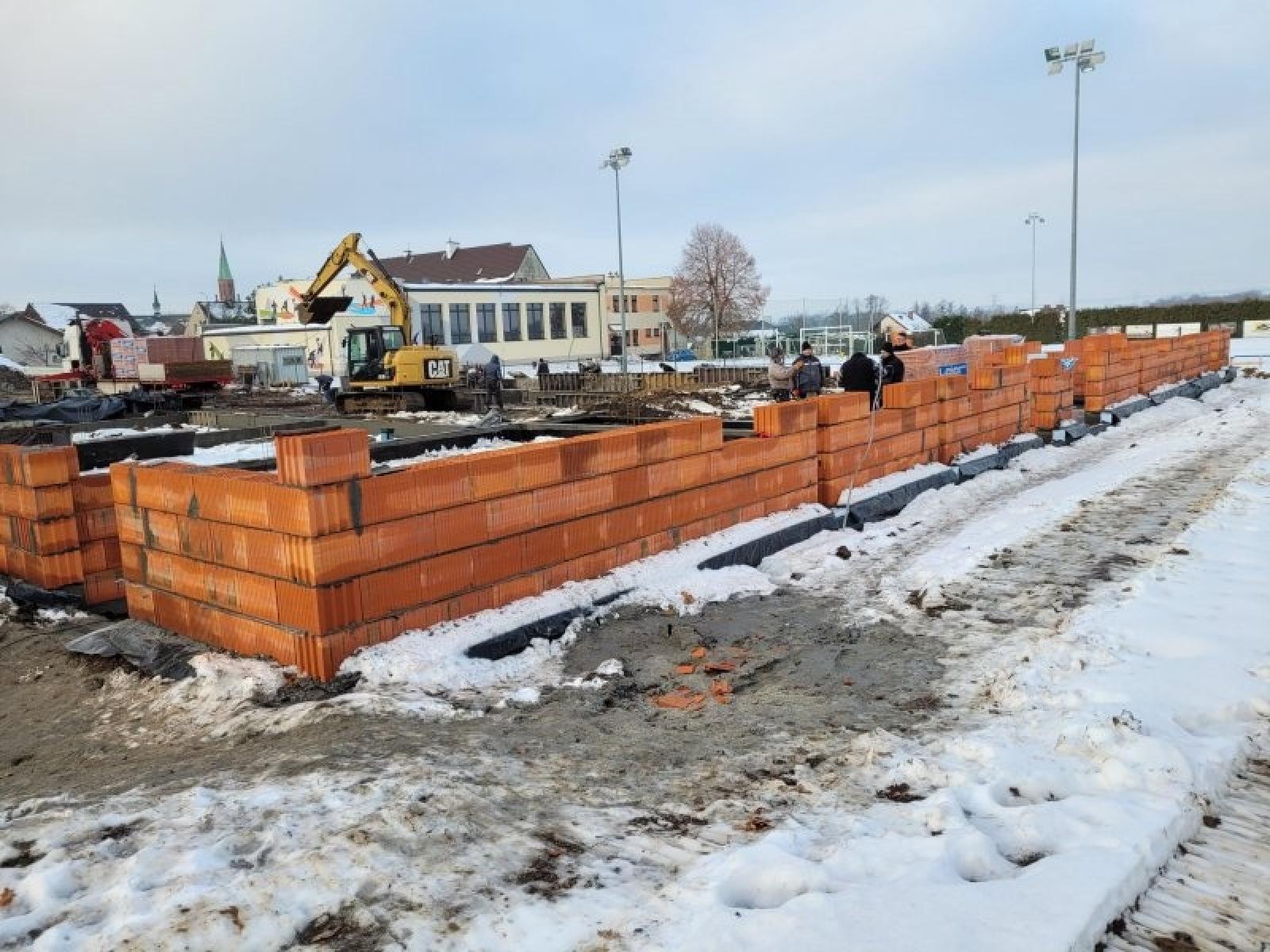 Zdjęcie w galerii na portalu naszraciborz.pl: Budowa przedszkola w Markowicach. Prace idą pełną parą wiadomości z regionu