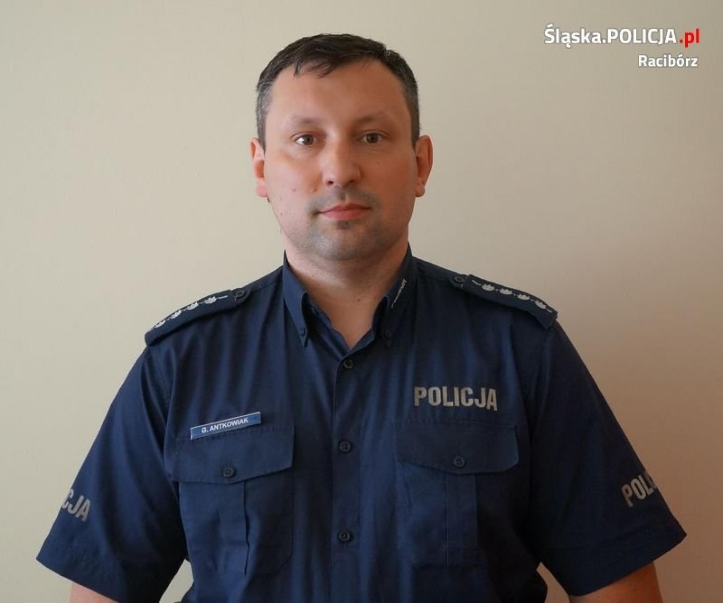 Zdjęcie w galerii na portalu naszraciborz.pl: Dzielnicowy z pasją niesienia pomocy wiadomości z regionu