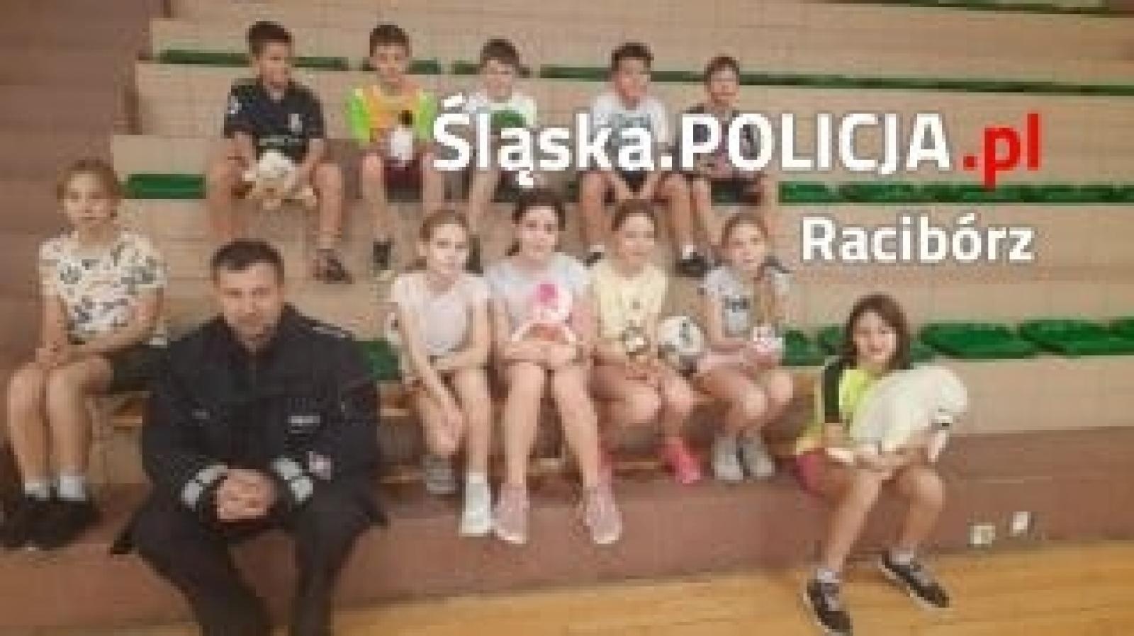 Zdjęcie w galerii na portalu naszraciborz.pl: Dzielnicowy z pasją niesienia pomocy wiadomości z regionu