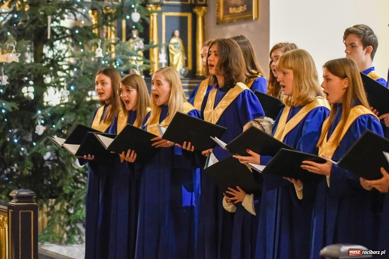 Zdjęcie w galerii na portalu naszraciborz.pl: Najpiękniejsze kolędy i pastorałki wybrzmiały w brzeskiej świątyni wiadomości z regionu