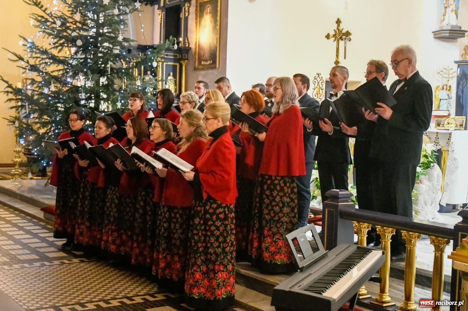 Zdjęcie w galerii na portalu naszraciborz.pl: Najpiękniejsze kolędy i pastorałki wybrzmiały w brzeskiej świątyni wiadomości z regionu