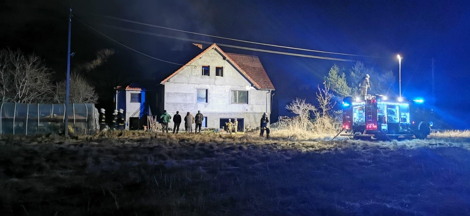 Zdjęcie w galerii na portalu naszraciborz.pl: Pożar w Kuźni Raciborskiej. Ojciec uratował syna wiadomości z regionu