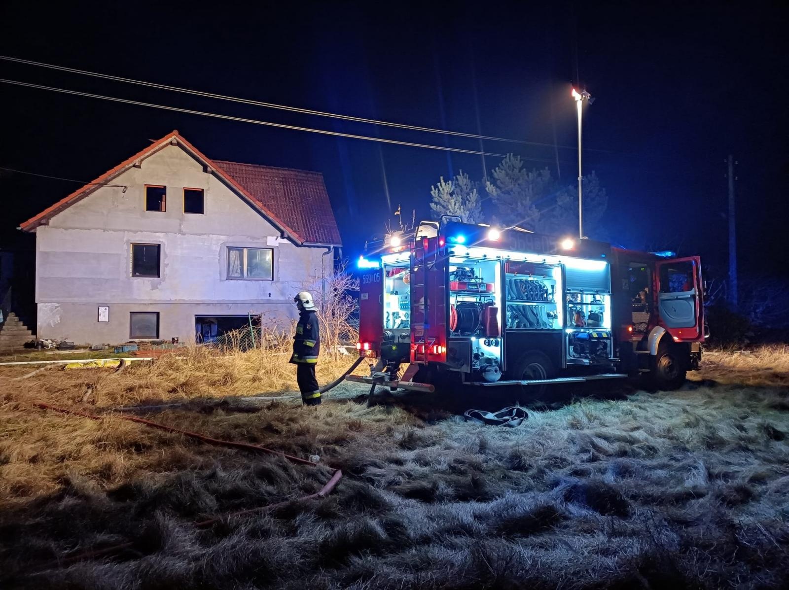 Zdjęcie w galerii na portalu naszraciborz.pl: Pożar w Kuźni Raciborskiej. Ojciec uratował syna wiadomości z regionu