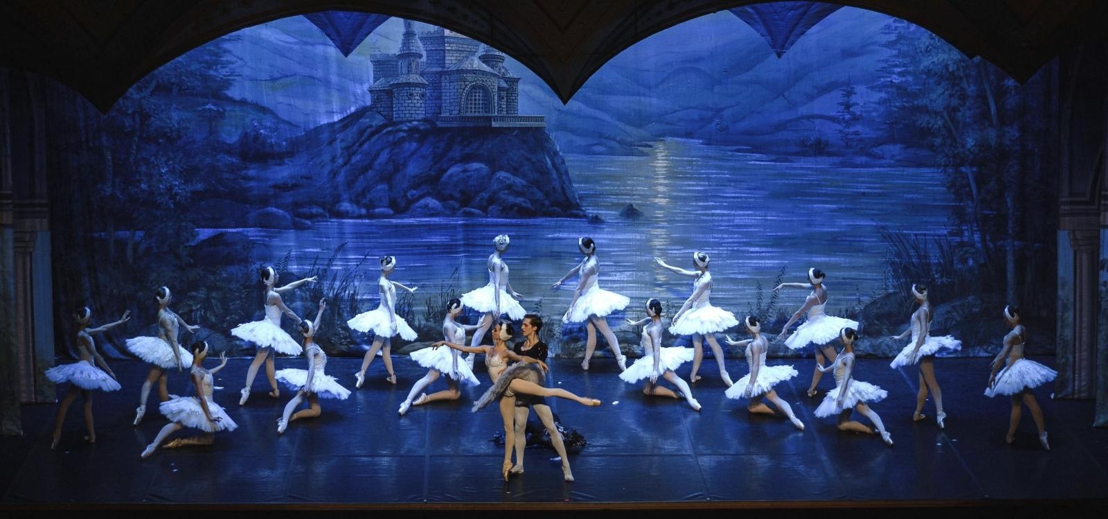 Zdjęcie w galerii na portalu naszraciborz.pl: Jezioro łabędzie - ukraińscy tancerze na uchodźstwie wystąpią w Raciborzu wiadomości z regionu