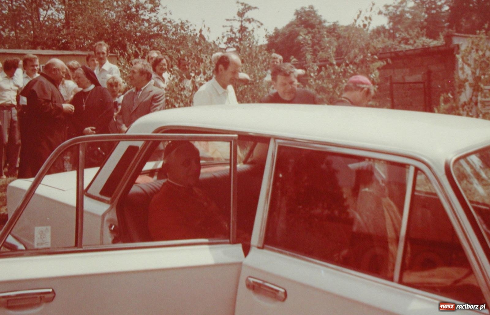 Zdjęcie w galerii na portalu naszraciborz.pl: Kardynał Joseph Ratzinger w Krowiarkach [WSPOMNIENIE, FOTO] wiadomości z regionu