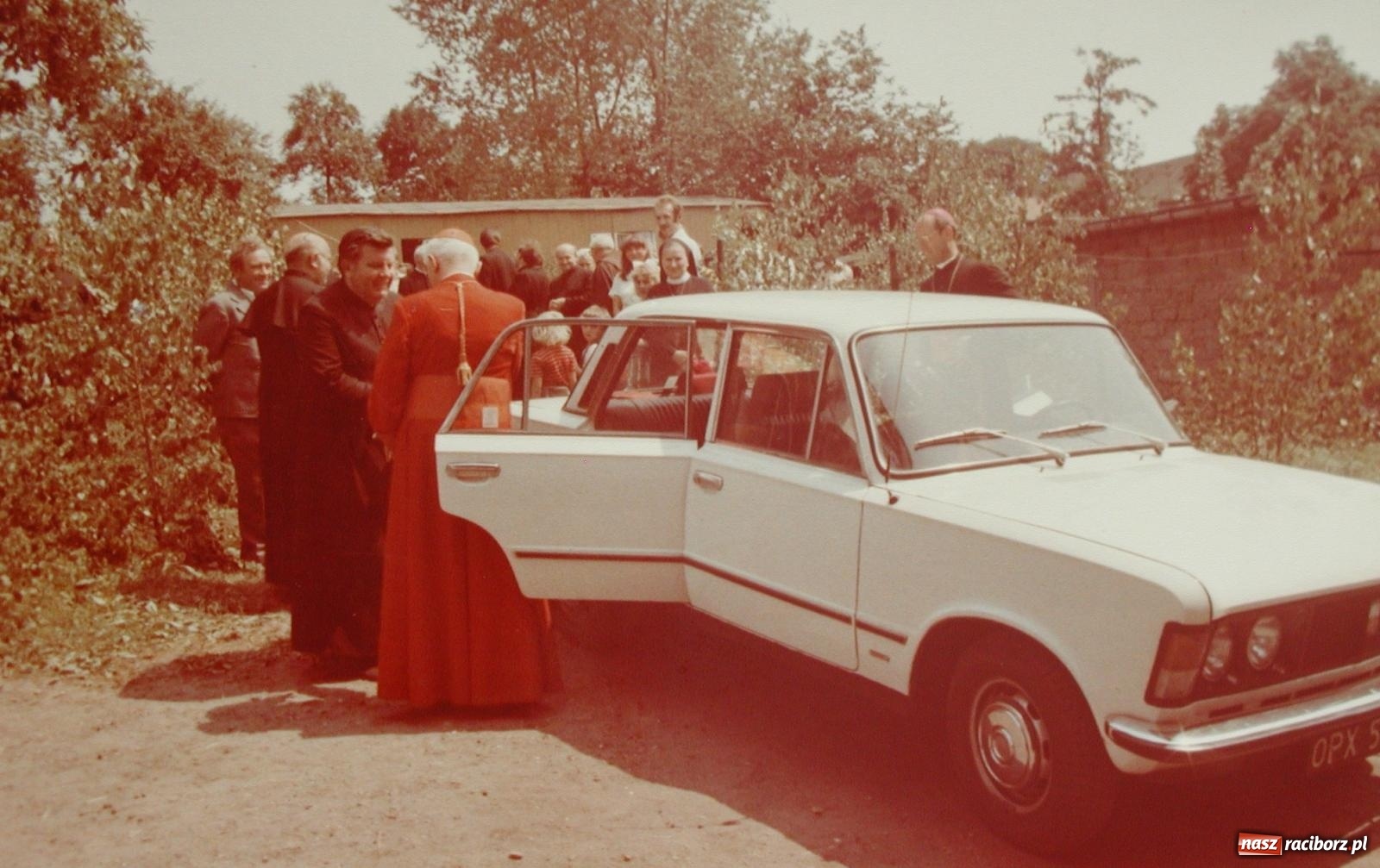 Zdjęcie w galerii na portalu naszraciborz.pl: Kardynał Joseph Ratzinger w Krowiarkach [WSPOMNIENIE, FOTO] wiadomości z regionu