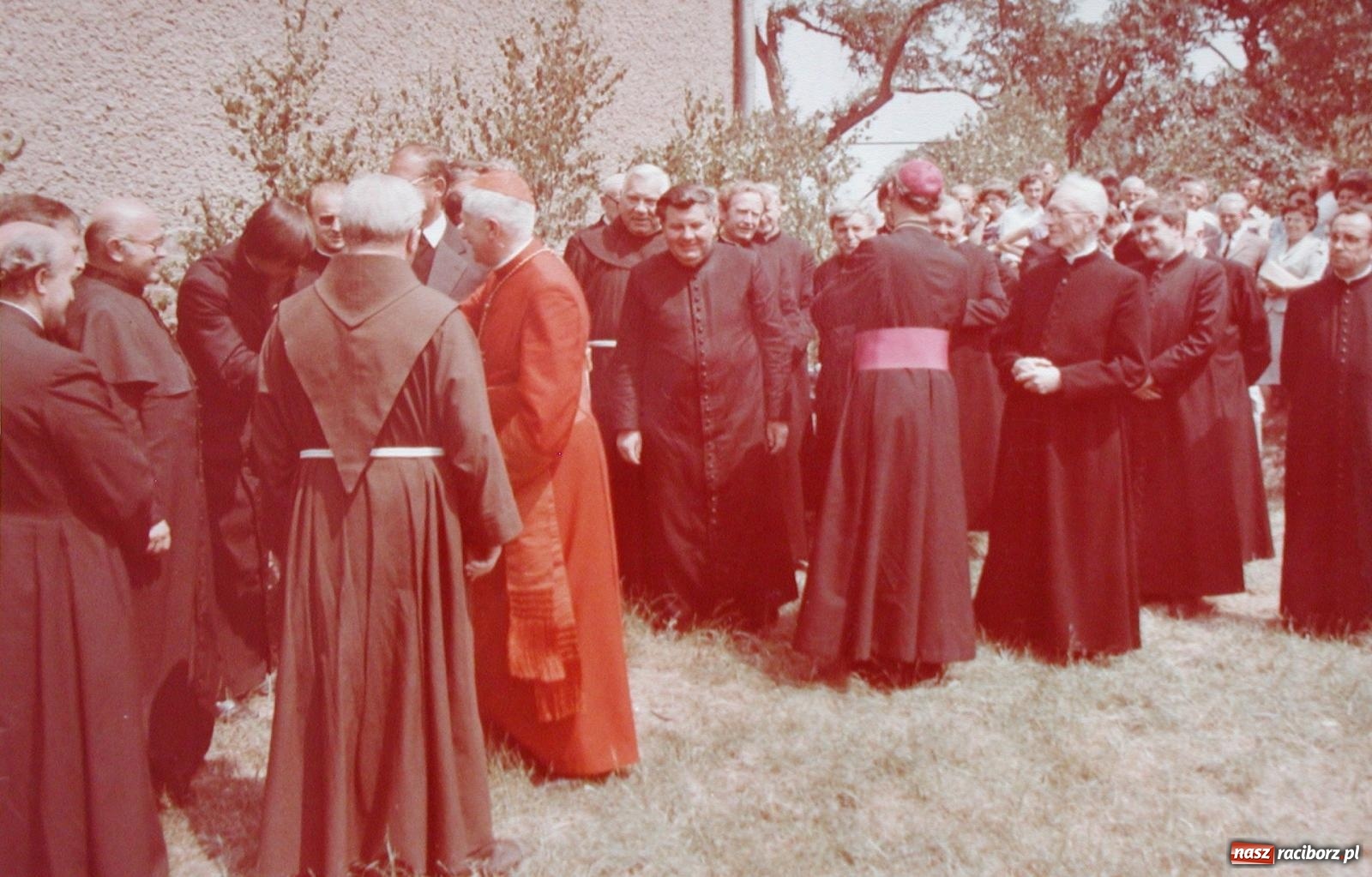 Zdjęcie w galerii na portalu naszraciborz.pl: Kardynał Joseph Ratzinger w Krowiarkach [WSPOMNIENIE, FOTO] wiadomości z regionu