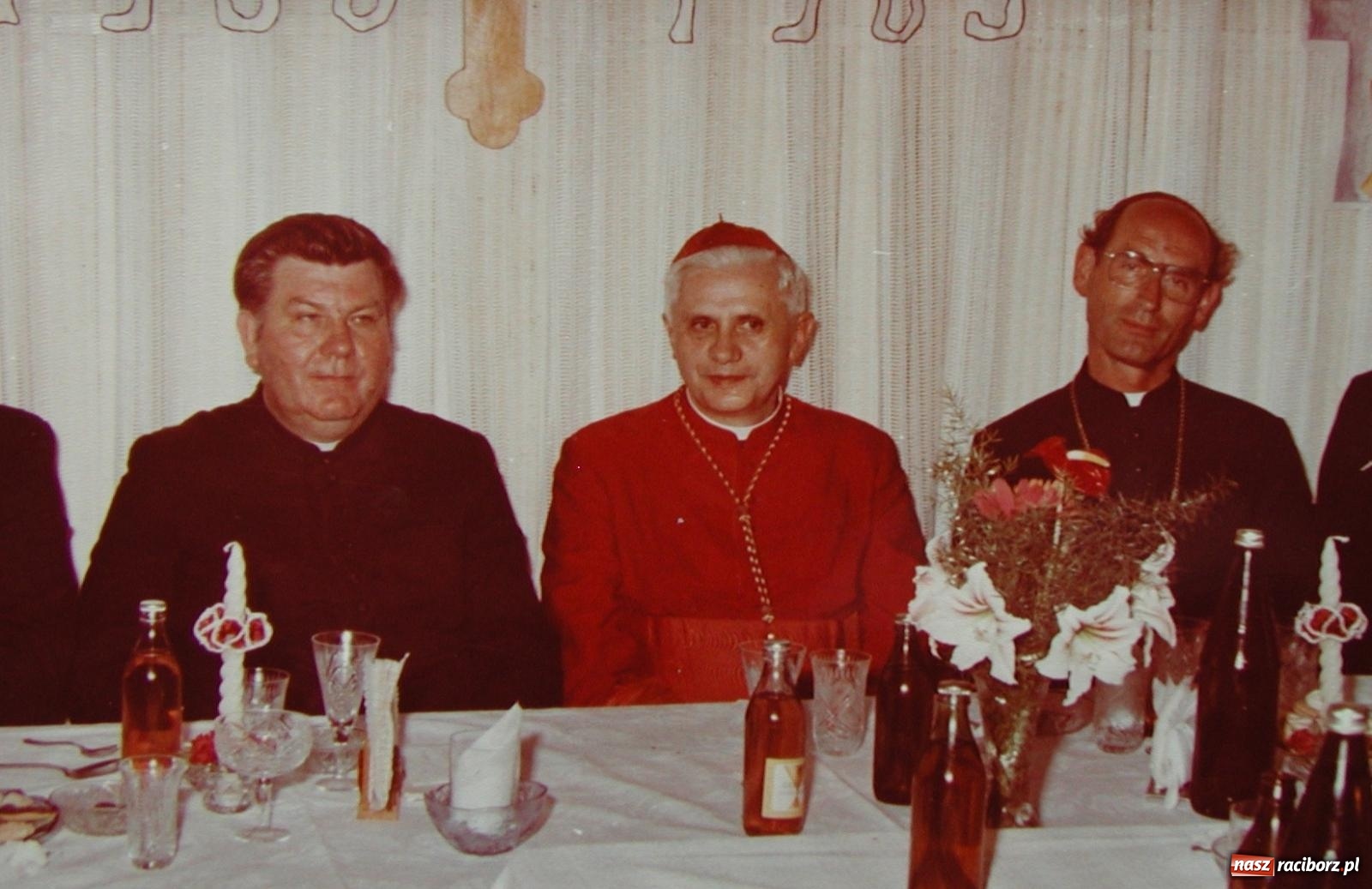 Zdjęcie w galerii na portalu naszraciborz.pl: Kardynał Joseph Ratzinger w Krowiarkach [WSPOMNIENIE, FOTO] wiadomości z regionu