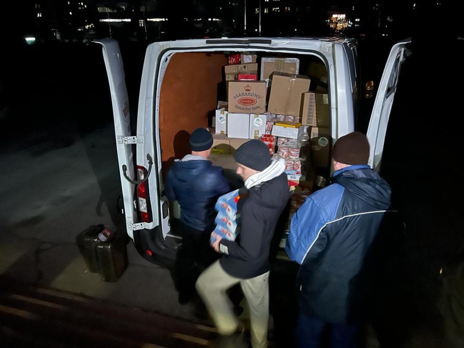 Zdjęcie w galerii na portalu naszraciborz.pl: Dary z powiatu raciborskiego dotarły niemal pod linię frontu. 900 km podróży na zdjęciach wiadomości z regionu