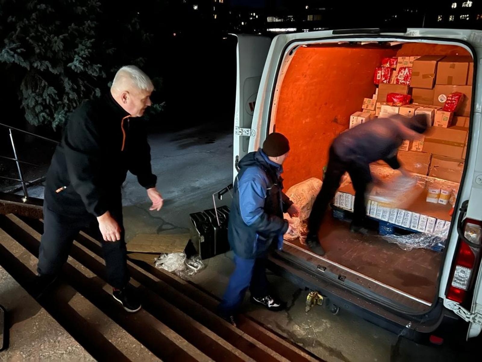 Zdjęcie w galerii na portalu naszraciborz.pl: Dary z powiatu raciborskiego dotarły niemal pod linię frontu. 900 km podróży na zdjęciach wiadomości z regionu