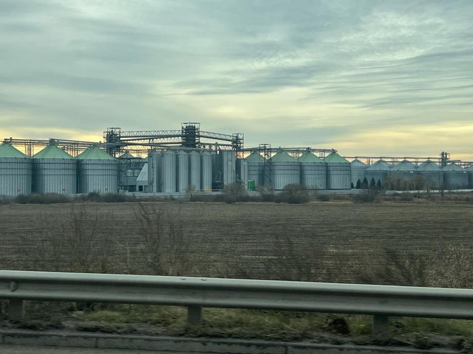 Zdjęcie w galerii na portalu naszraciborz.pl: Dary z powiatu raciborskiego dotarły niemal pod linię frontu. 900 km podróży na zdjęciach wiadomości z regionu