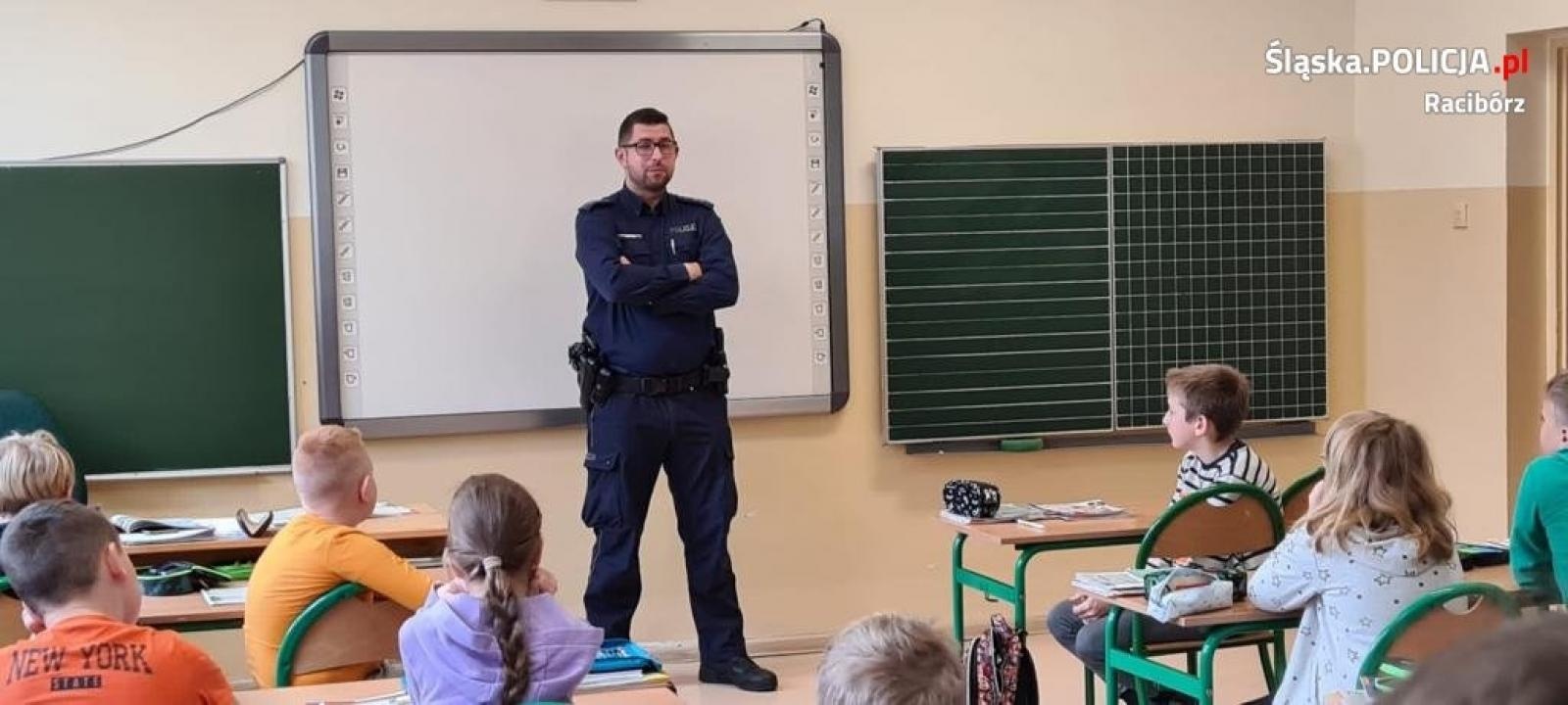 Zdjęcie w galerii na portalu naszraciborz.pl: Bezpieczeństwo w czasie ferii to podstawa. Spotkanie w Zawadzie Książęcej wiadomości z regionu
