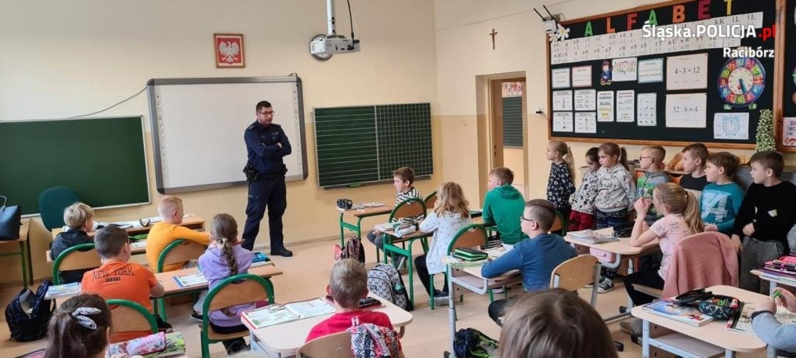 Zdjęcie w galerii na portalu naszraciborz.pl: Bezpieczeństwo w czasie ferii to podstawa. Spotkanie w Zawadzie Książęcej wiadomości z regionu