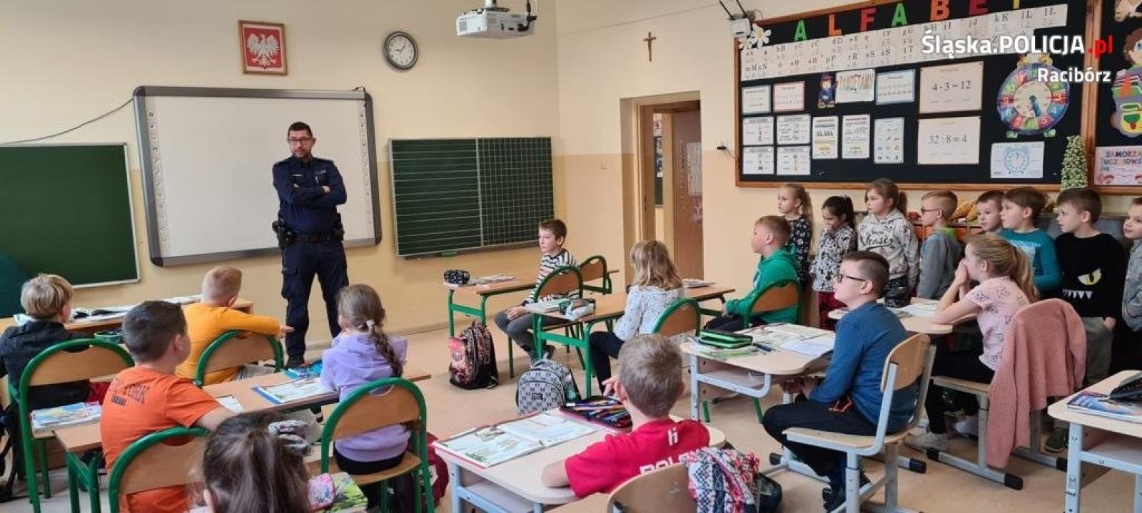 Zdjęcie w galerii na portalu naszraciborz.pl: Bezpieczeństwo w czasie ferii to podstawa. Spotkanie w Zawadzie Książęcej wiadomości z regionu