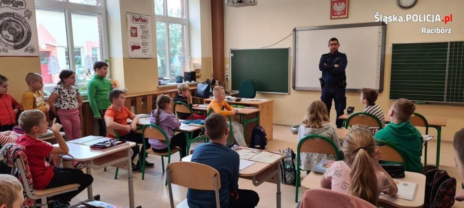 Zdjęcie w galerii na portalu naszraciborz.pl: Bezpieczeństwo w czasie ferii to podstawa. Spotkanie w Zawadzie Książęcej wiadomości z regionu